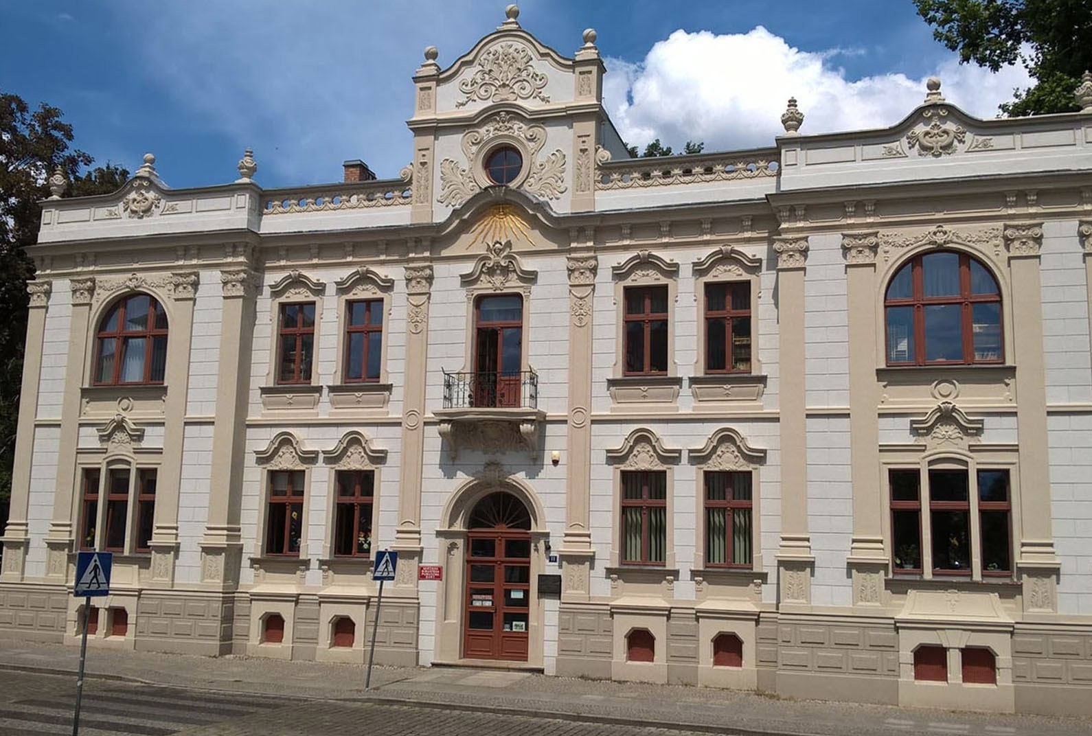 
RENOWACJA ZABYTKÓW 
Alta Sp. z o.o.
Galeria  Kontakt 
